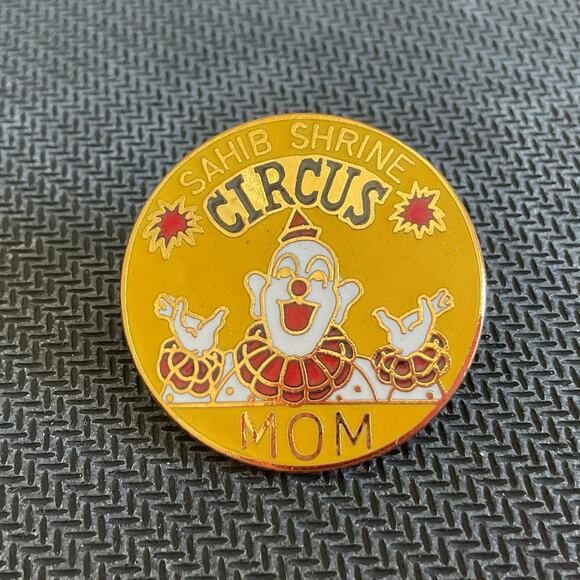 Sahib Shrine Circus Mom and Dad Pin 1992 Collectors Pins with Backs Great Cond. - Picture 3 of 6